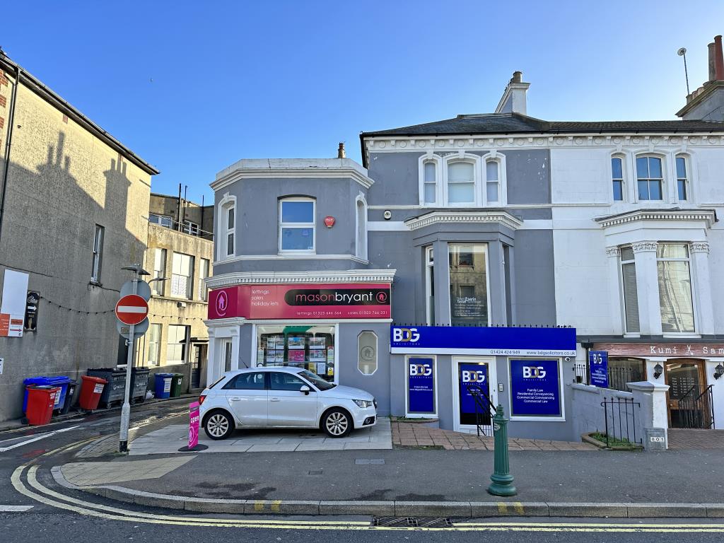 Lot: 89 - FREEHOLD COMMERCIAL INVESTMENT - Front of building seen from Gildredge Road